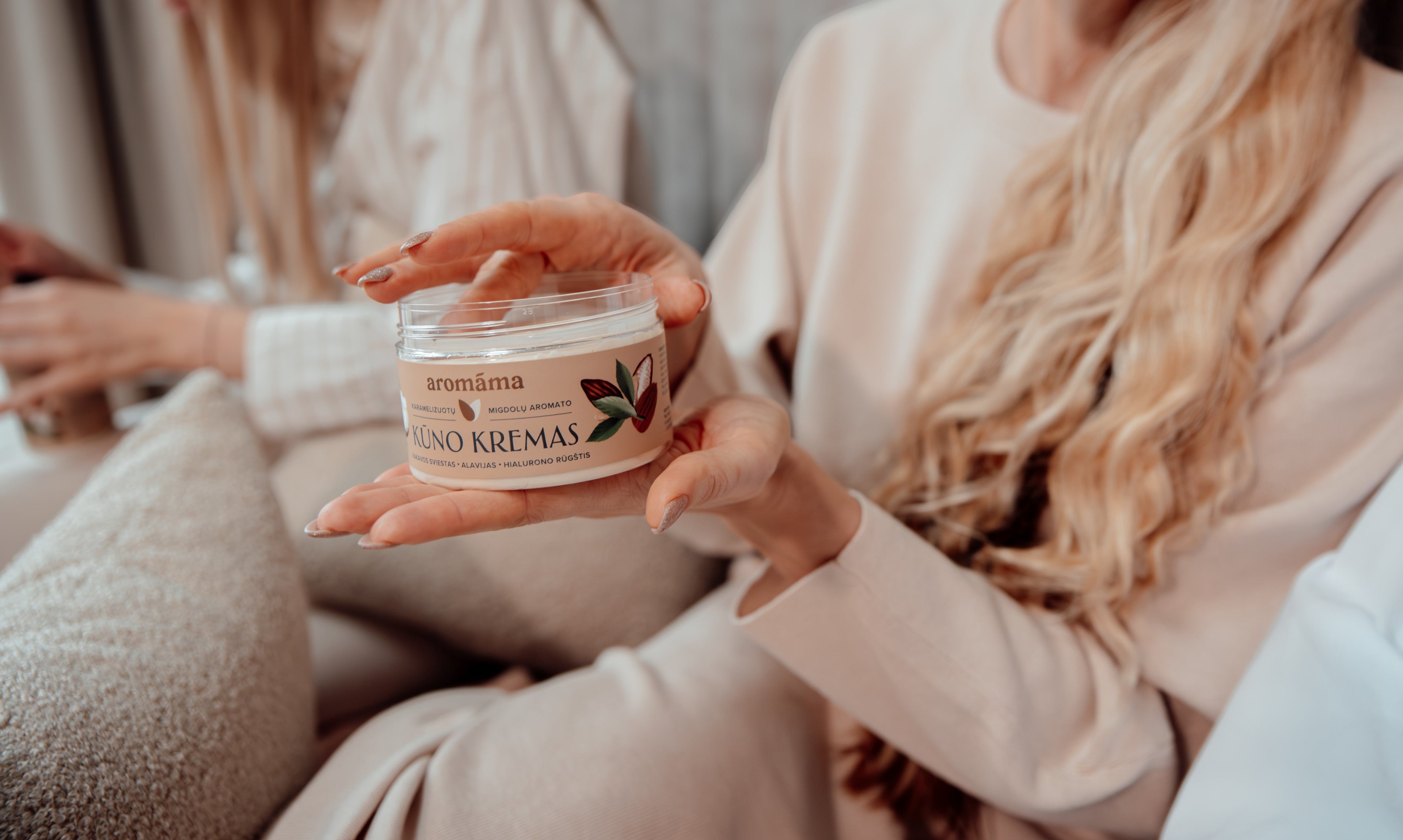 Karamelizuotų migdolų linija